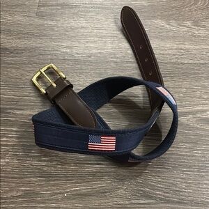 Vineyard Vines Brown and Blue Bag with Classic Design